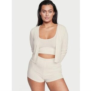IN SEARCH OF/EN BÚSQUEDA DE: NWT VS Vanilla Dream 3-Piece Cozy Knit Set in XXL